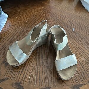 Gold Pierre Dumas wedges